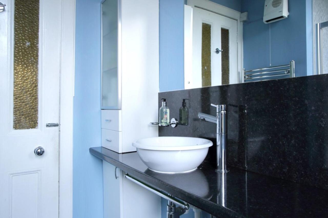 Central And Spacious 2 Bedroom Flat With Garden EDI Exterior foto